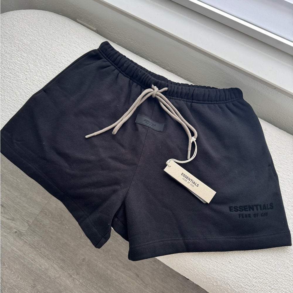 FEAR OF GOD ESSENTIAL SHORTS